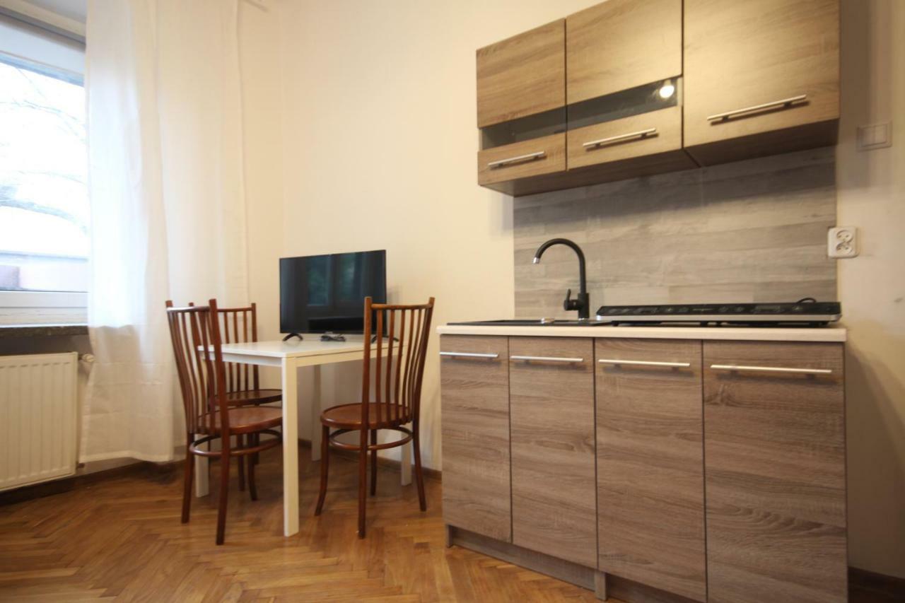 Zwirki Apartment เชสโตฮอวา ภายนอก รูปภาพ
